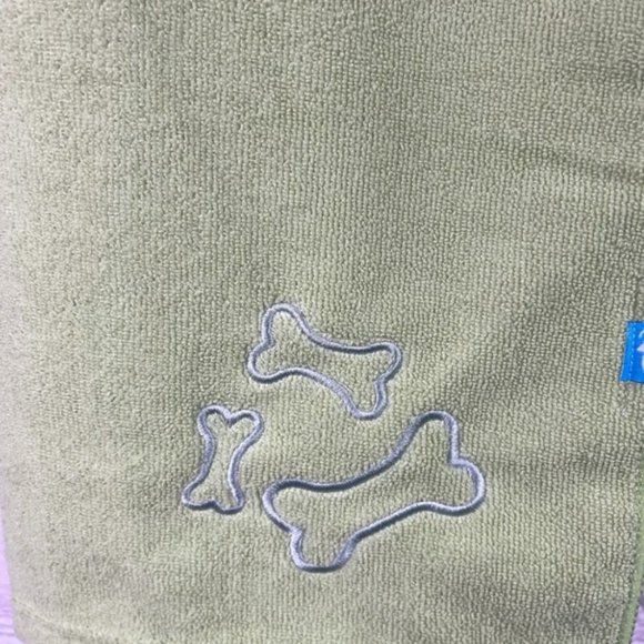 Custom embroidered pet microfiber towel green - Picture 2 of 4